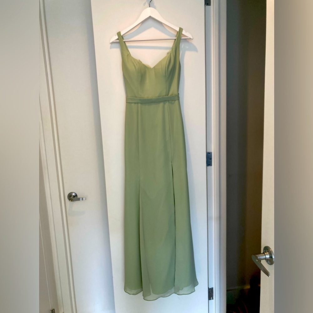 Azazie sage green bridesmaid dress size Xs or 0